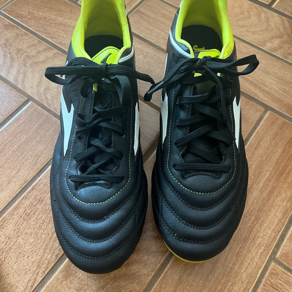 Men's Joma Aguila Black and White Soccer Cleats